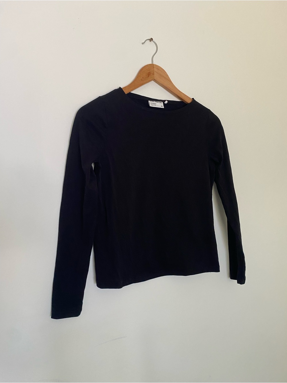 FRANK & OAK | 100% Organic Cotton Long Sleeve Top | Minimalist Capsule Wardrobe - Picture 2 of 6